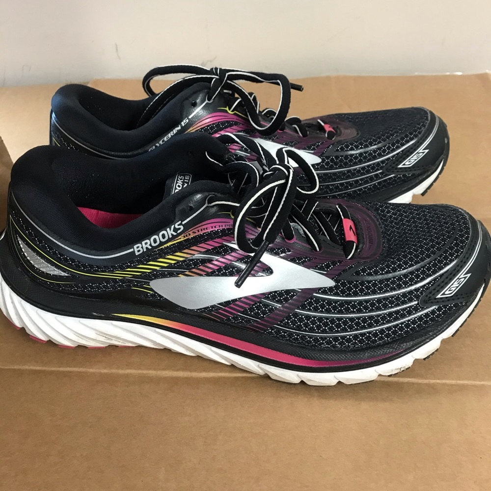 EUC Brooks women’s size 9